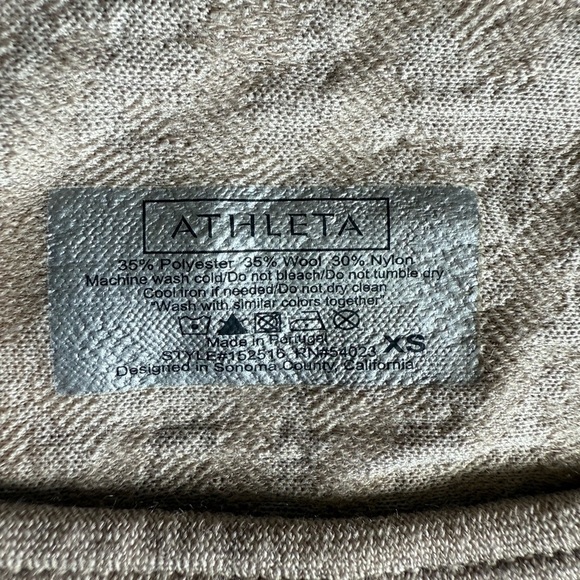 🏃‍♀️ Athleta Long Sleeve Performance Tee – Size XS – Effortlessly Active Vibes - Picture 3 of 3